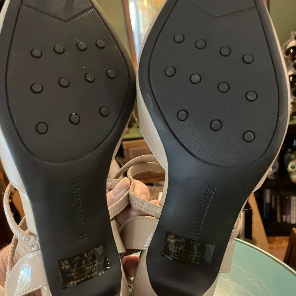 Naturalizer Heels - Picture 6 of 6